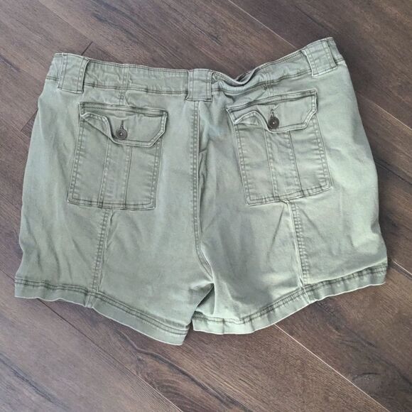 Market & Spruce Olive Green Shorts size 18W Petite - Picture 2 of 10